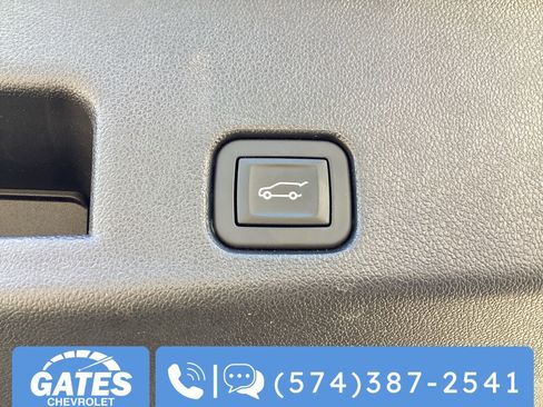 Used 2025 Chevrolet Traverse LT image 14