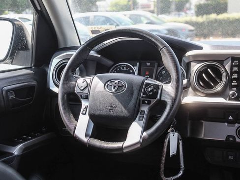 Used 2022 Toyota Tacoma SR5 RWD image 19