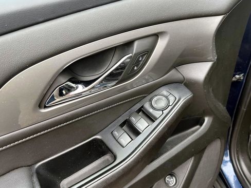 Used 2023 Chevrolet Traverse LT image 15