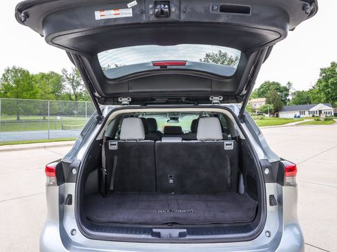 Used 2022 Toyota Highlander LE AWD/4WD image 20