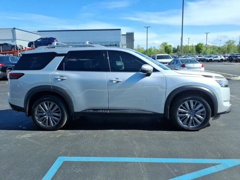 Used 2025 Nissan Pathfinder SL w/ SL Premium Package image 30