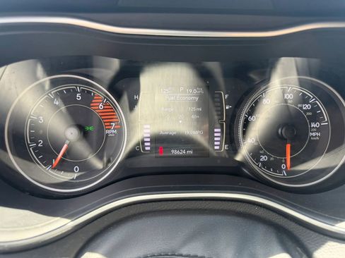 Used 2019 Jeep Cherokee Latitude Plus FWD image 20