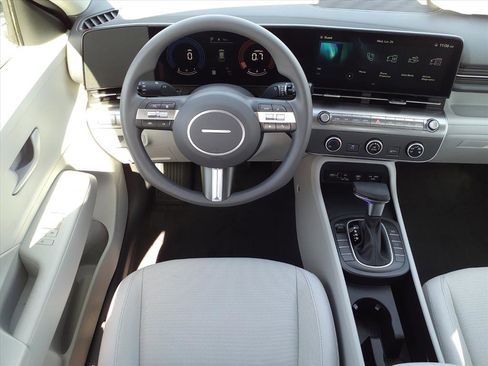 New 2026 Hyundai Kona SE FWD image 8