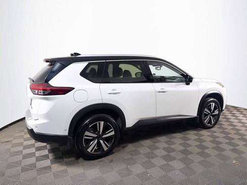 Certified 2025 Nissan Rogue SL w/ Tech Package AWD/4WD image 4