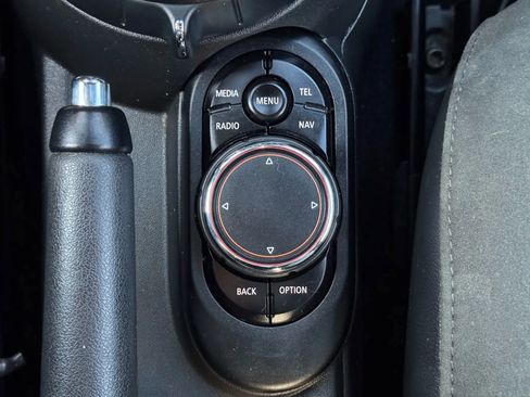 Used 2015 MINI Cooper 4-Door Hardtop image 33