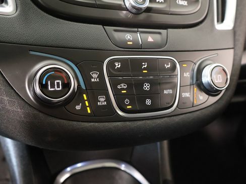 Used 2021 Chevrolet Malibu LT FWD image 7