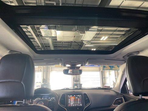 Used 2022 Jeep Cherokee Trailhawk w/ Sun, Sound & Nav Group image 14