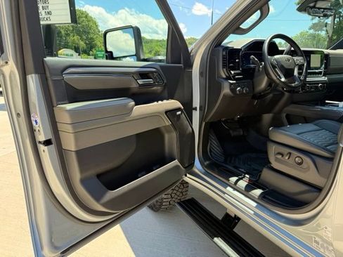 Used 2024 Chevrolet Silverado 2500 ZR2 w/ ZR2 Bison Edition AWD/4WD image 17
