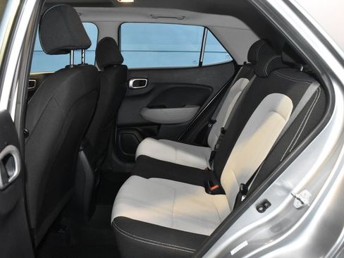 Used 2024 Hyundai Venue SEL image 19