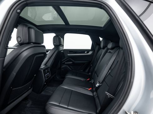 Certified 2026 Porsche Cayenne AWD/4WD image 23