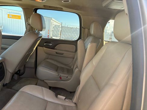 Used 2014 Chevrolet Suburban LTZ image 15