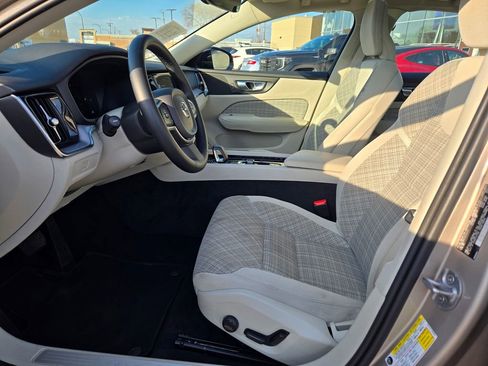 Used 2024 Volvo S60 B5 Core image 29