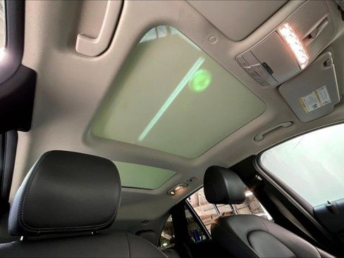 Used 2021 Mercedes-Benz GLC 300 4MATIC w/ Premium Package image 20