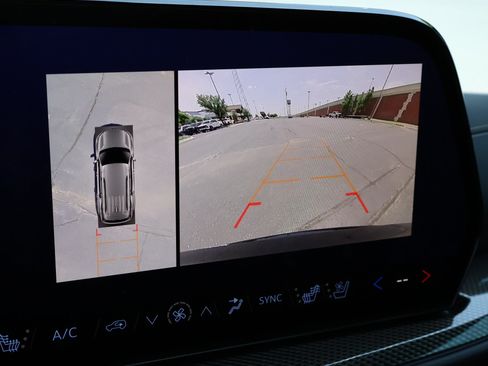 Used 2025 Chevrolet Traverse High Country w/ LPO, Floor Liner Package AWD/4WD image 5