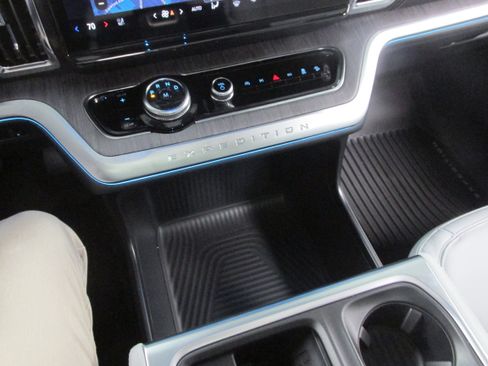 New 2025 Ford Expedition Platinum w/ Platinum Ultimate Package image 43