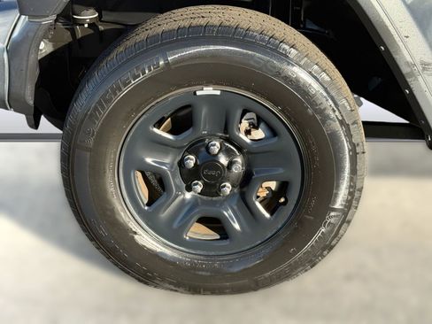 Used 2022 Jeep Wrangler Sport image 11