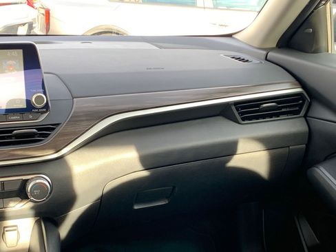 Used 2025 Nissan Altima 2.5 SV image 36