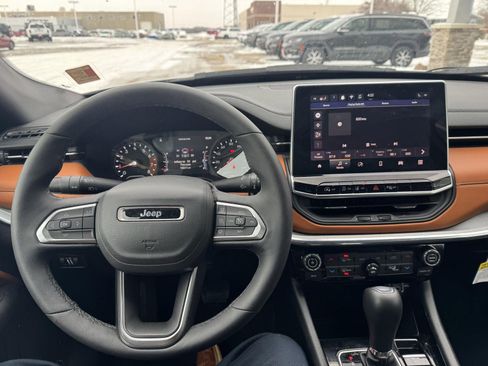 Used 2024 Jeep Compass Limited image 14