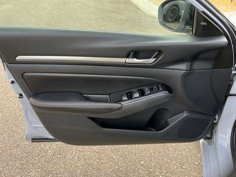 Used 2024 Nissan Altima 2.5 SR w/ SR Premium Package image 5