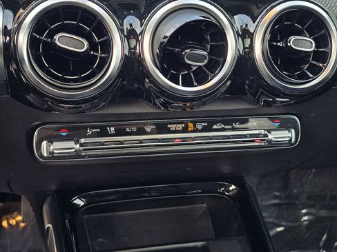 Used 2020 Mercedes-Benz GLB 250 4MATIC image 28