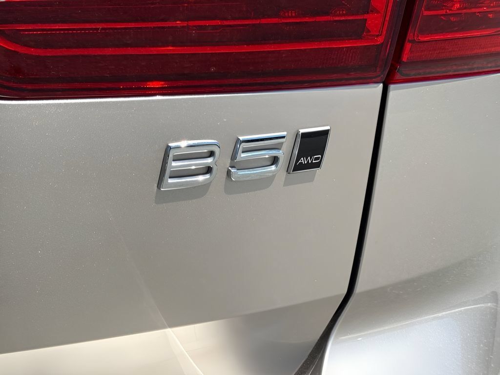 Used 2024 Volvo XC60 B5 Plus w/ Protection Package Premier AWD/4WD image 33