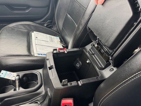 Used 2020 Jeep Wrangler Unlimited Sahara image 22