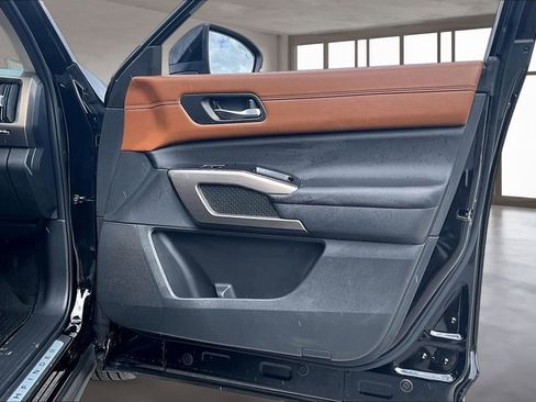 Used 2024 Nissan Pathfinder Platinum w/ Cargo Package image 28