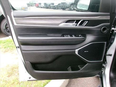 Certified 2024 Jeep Wagoneer Series III AWD/4WD image 6