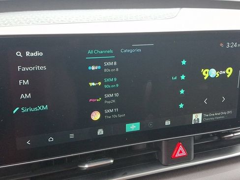 Used 2025 Kia Carnival EX FWD image 18