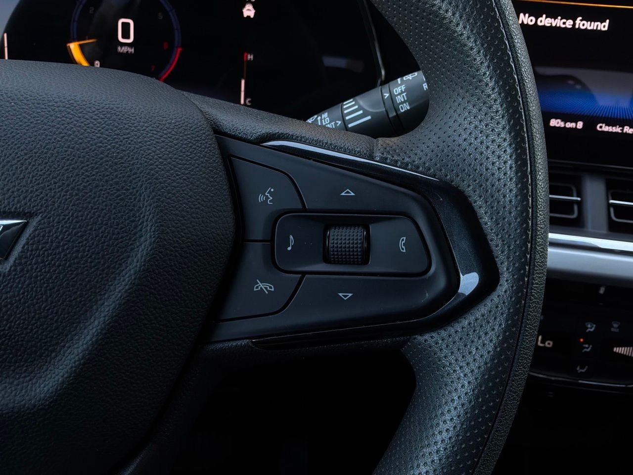Used 2025 Chevrolet Trax LT FWD image 37