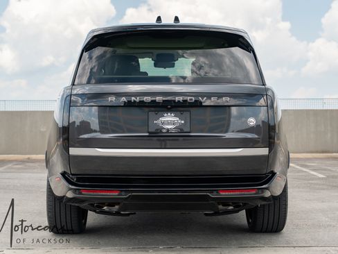 Used 2025 Land Rover Range Rover SV AWD/4WD image 7