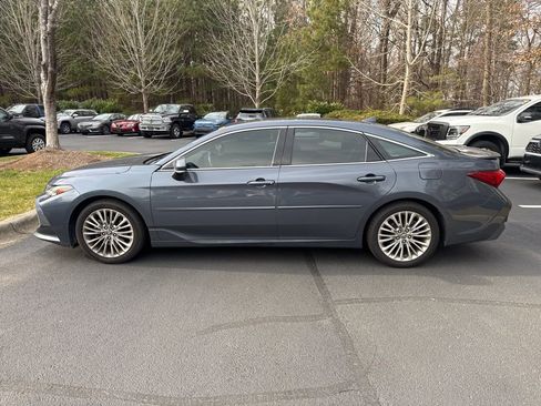 Used 2020 Toyota Avalon Limited image 16