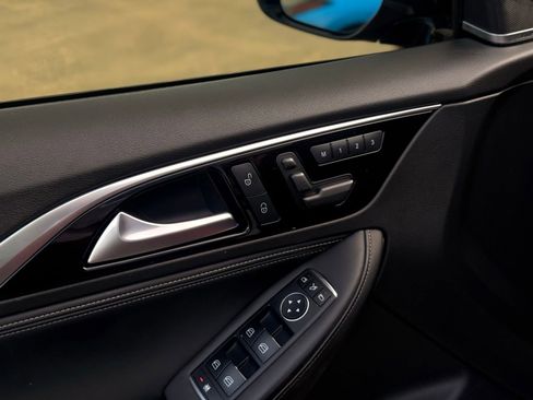 Used 2017 INFINITI QX30 image 15