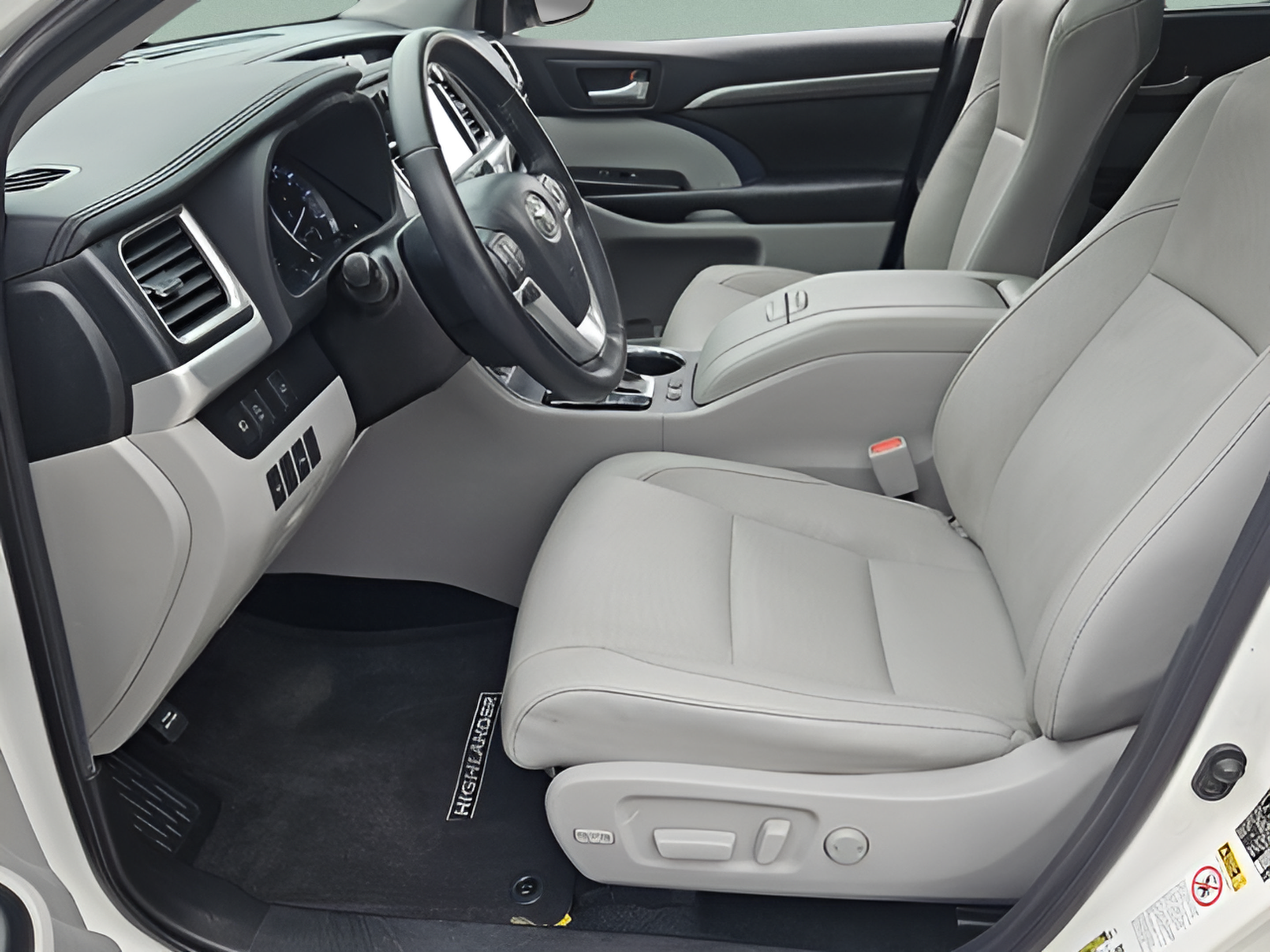 Used 2019 Toyota Highlander Limited FWD image 14