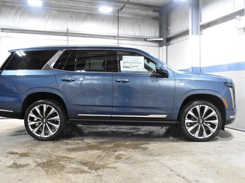 New 2026 Cadillac Escalade Luxury w/ Touring Package AWD/4WD image 18