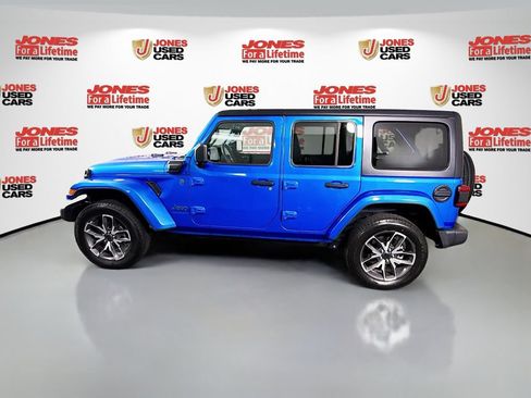 Used 2024 Jeep Wrangler Unlimited w/ Convenience Group AWD/4WD image 13