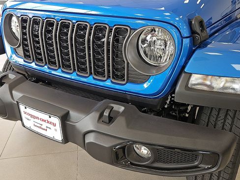 New 2025 Jeep Gladiator Sport image 12