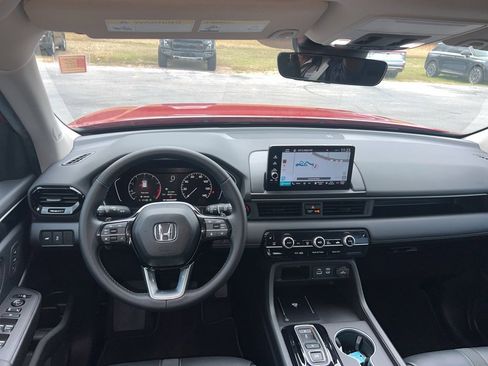 Certified 2025 Honda Pilot Touring image 23