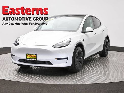 Used 2021 Tesla Model Y Long Range AWD/4WD image 1