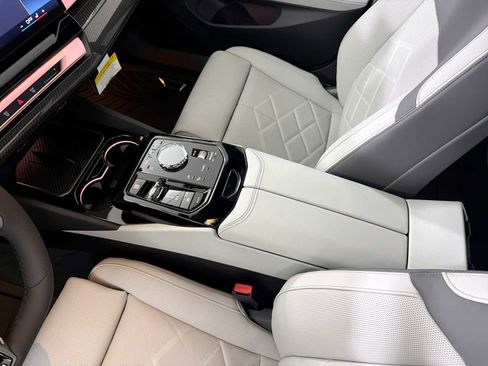 New 2026 BMW 550e xDrive w/ Executive Package image 22