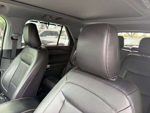Used 2023 Ford Explorer Limited w/ Equipment Group 301A image 10