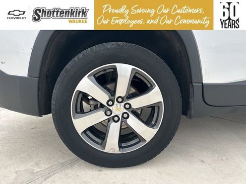 Used 2019 Chevrolet Traverse LT w/ LT Premium Package image 10