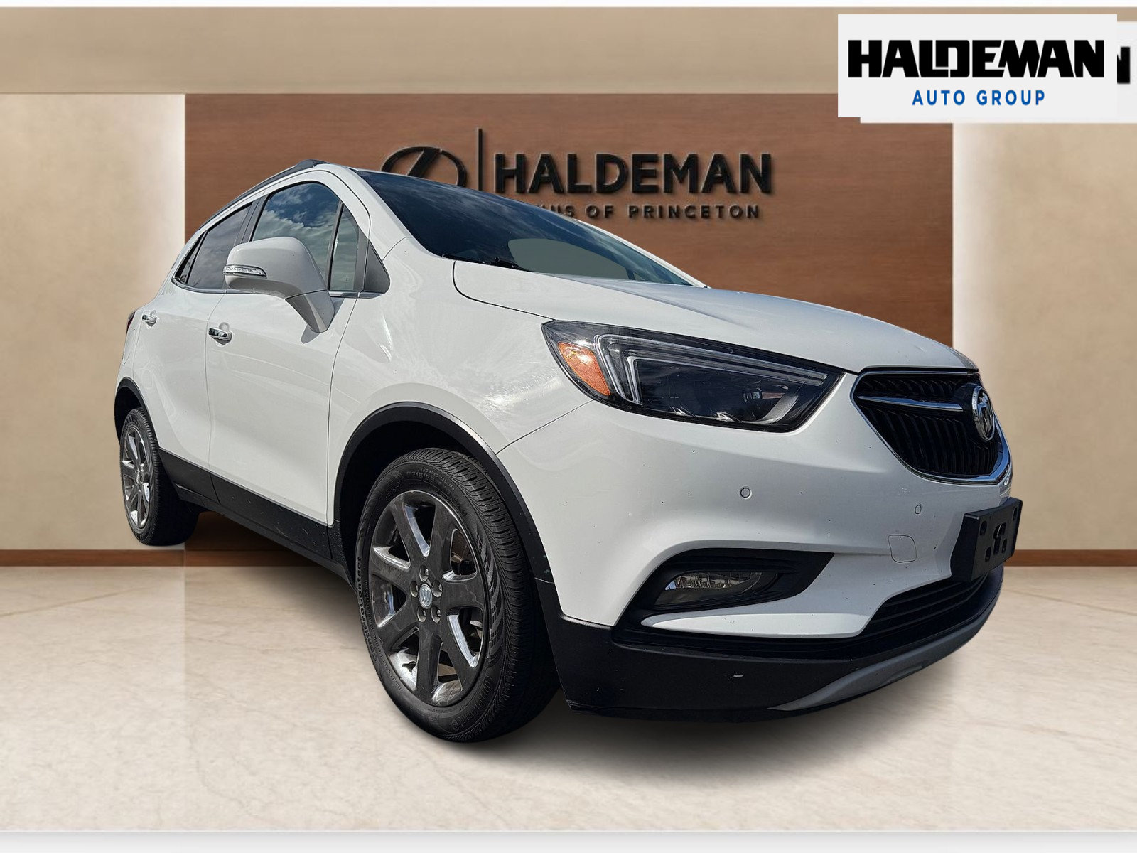 Used 2019 Buick Encore Essence w/ Experience Buick Package FWD image 1