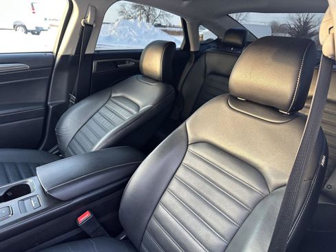 Used 2018 Ford Fusion SE w/ Fusion SE Technology Package image 22