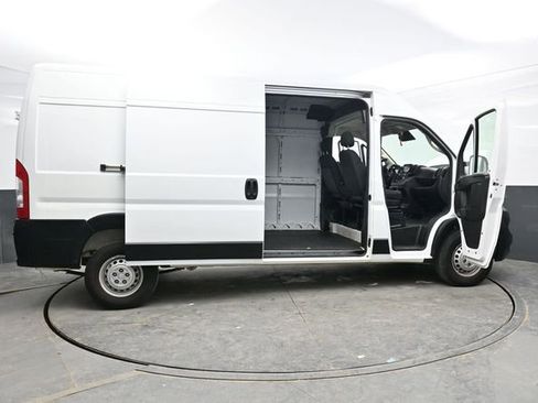 Used 2025 RAM ProMaster 2500 w/ Convenience Group image 44