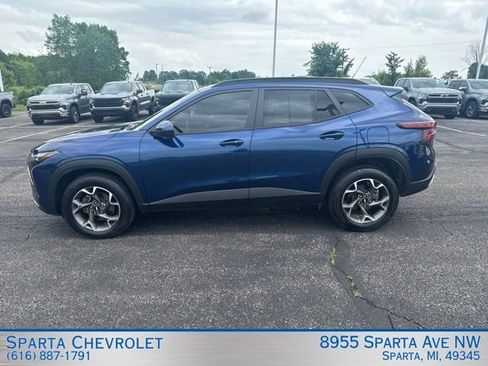 Used 2024 Chevrolet Trax LT w/ Driver Confidence Package FWD image 6