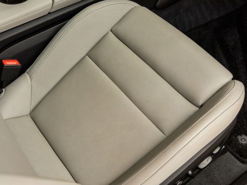 Certified 2021 Porsche Taycan RWD image 41