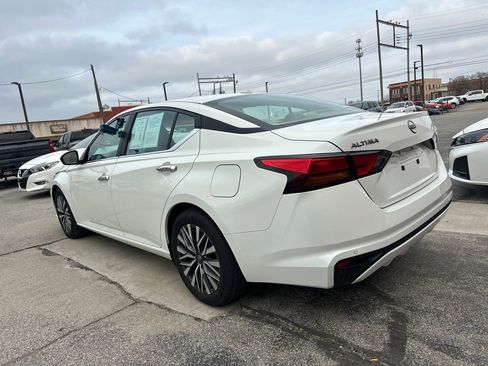 Certified 2025 Nissan Altima 2.5 SV image 3