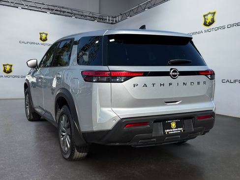 Used 2024 Nissan Pathfinder S FWD image 3