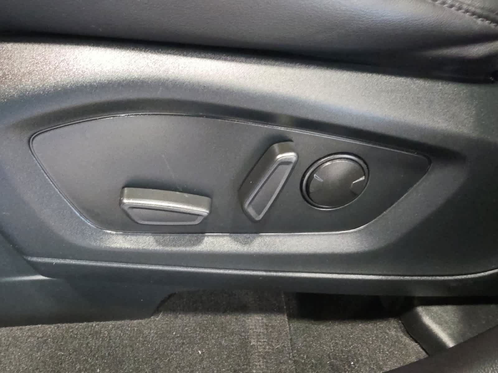 Used 2023 Ford Explorer XLT w/ Equipment Group 202A AWD/4WD image 15